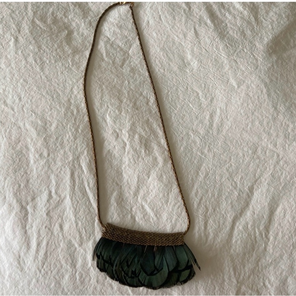 Anthropologie Serefina Feather Statement Necklace 🪶 Dark Green & Gold Stunning - Picture 4 of 5